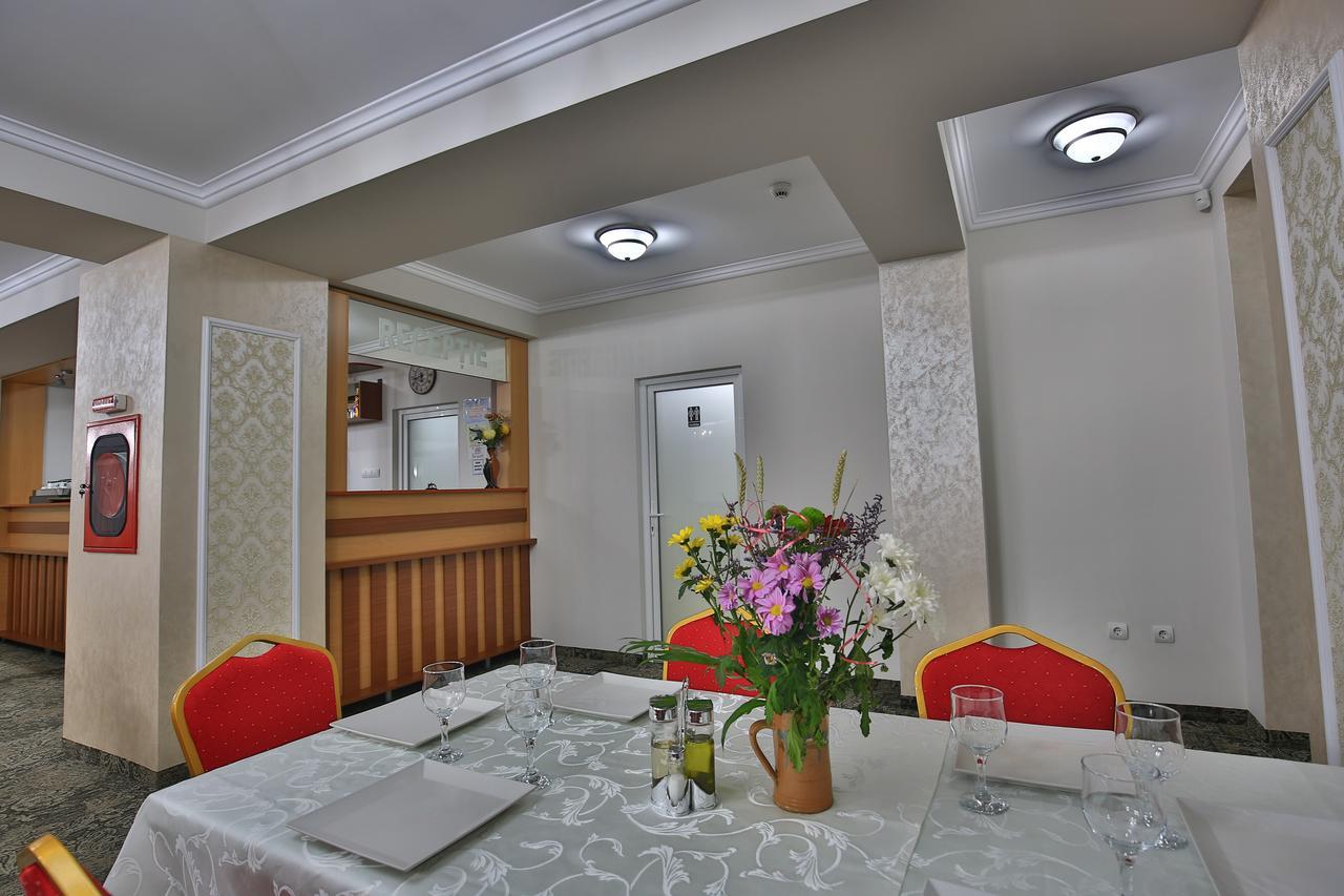 Mioveni Hotel Raxand Residence מראה חיצוני תמונה
