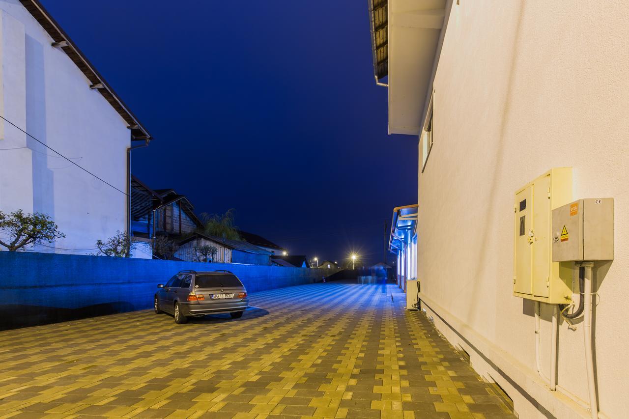 Mioveni Hotel Raxand Residence מראה חיצוני תמונה
