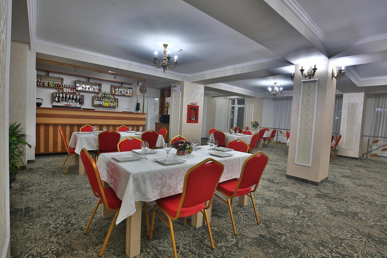 Mioveni Hotel Raxand Residence מראה חיצוני תמונה