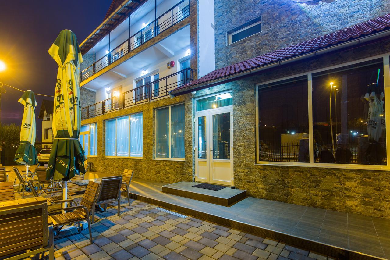 Mioveni Hotel Raxand Residence מראה חיצוני תמונה