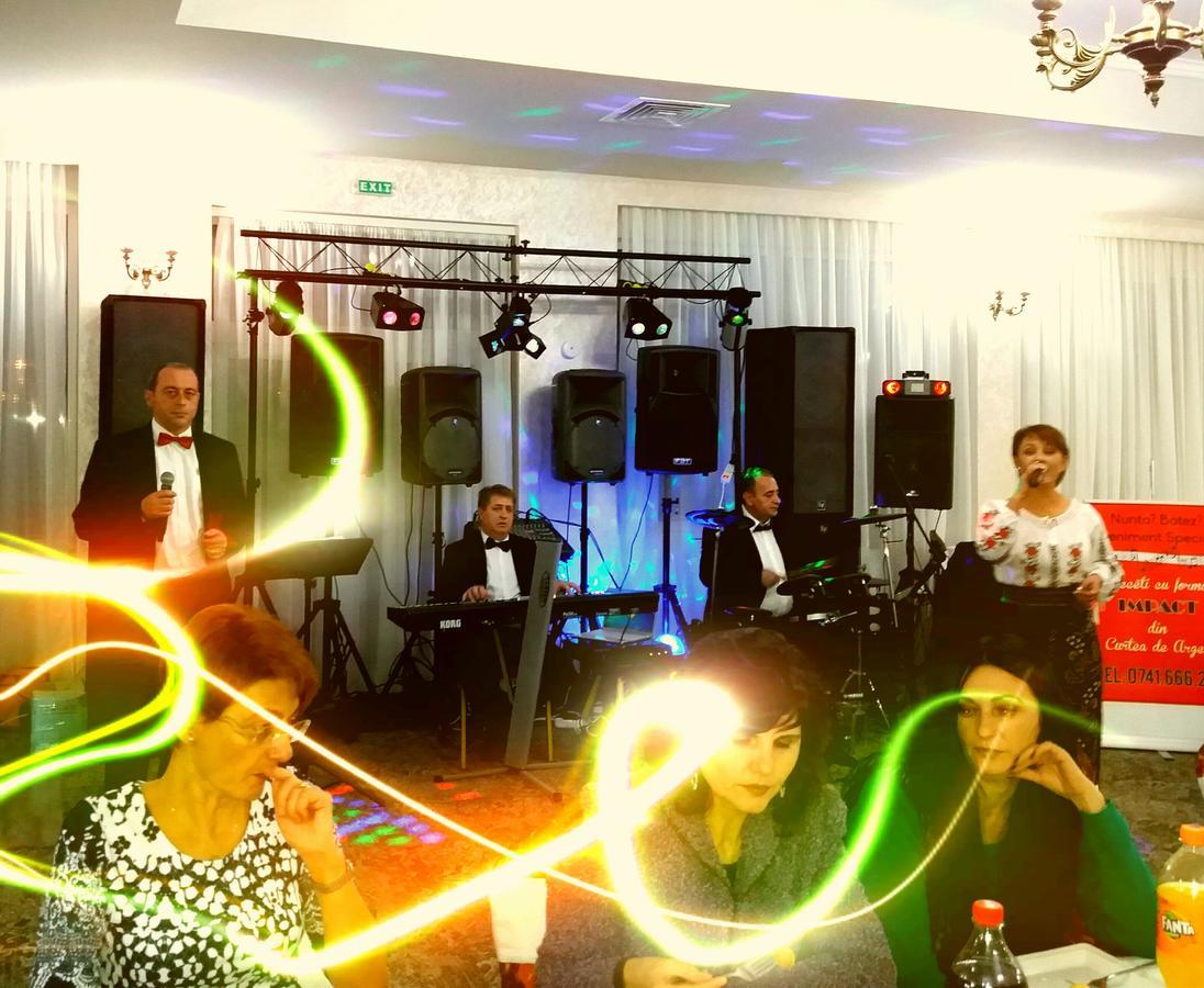 Mioveni Hotel Raxand Residence מראה חיצוני תמונה