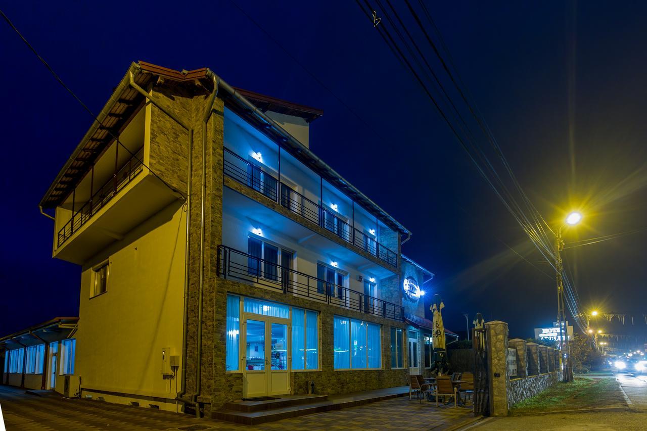 Mioveni Hotel Raxand Residence מראה חיצוני תמונה