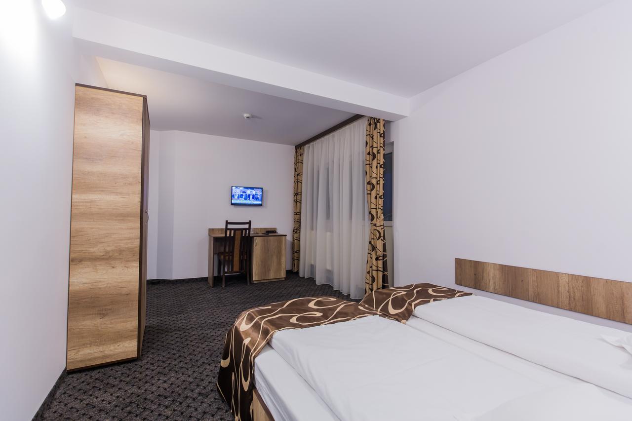 Mioveni Hotel Raxand Residence מראה חיצוני תמונה
